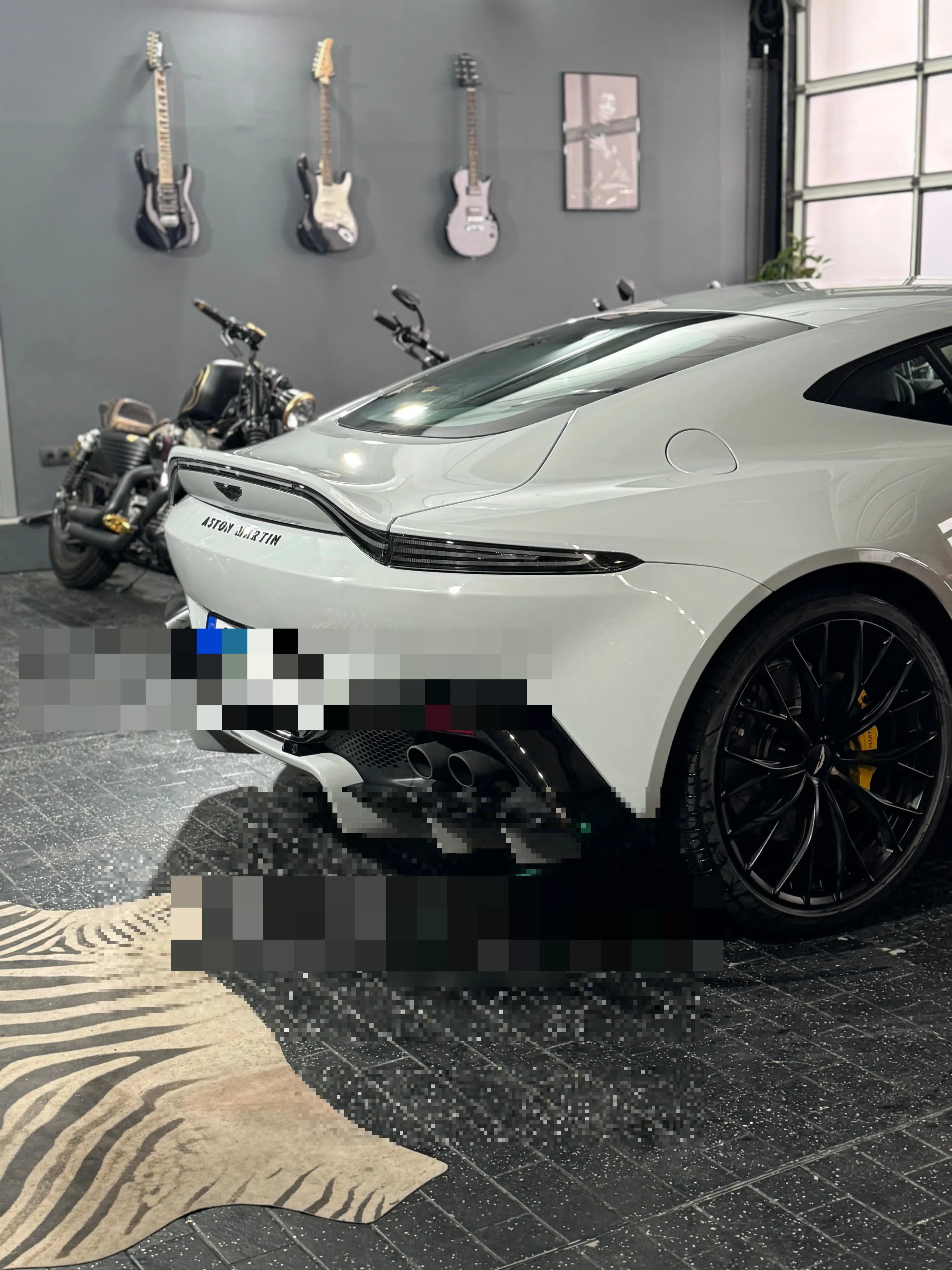 Aston Martin Vantage F1