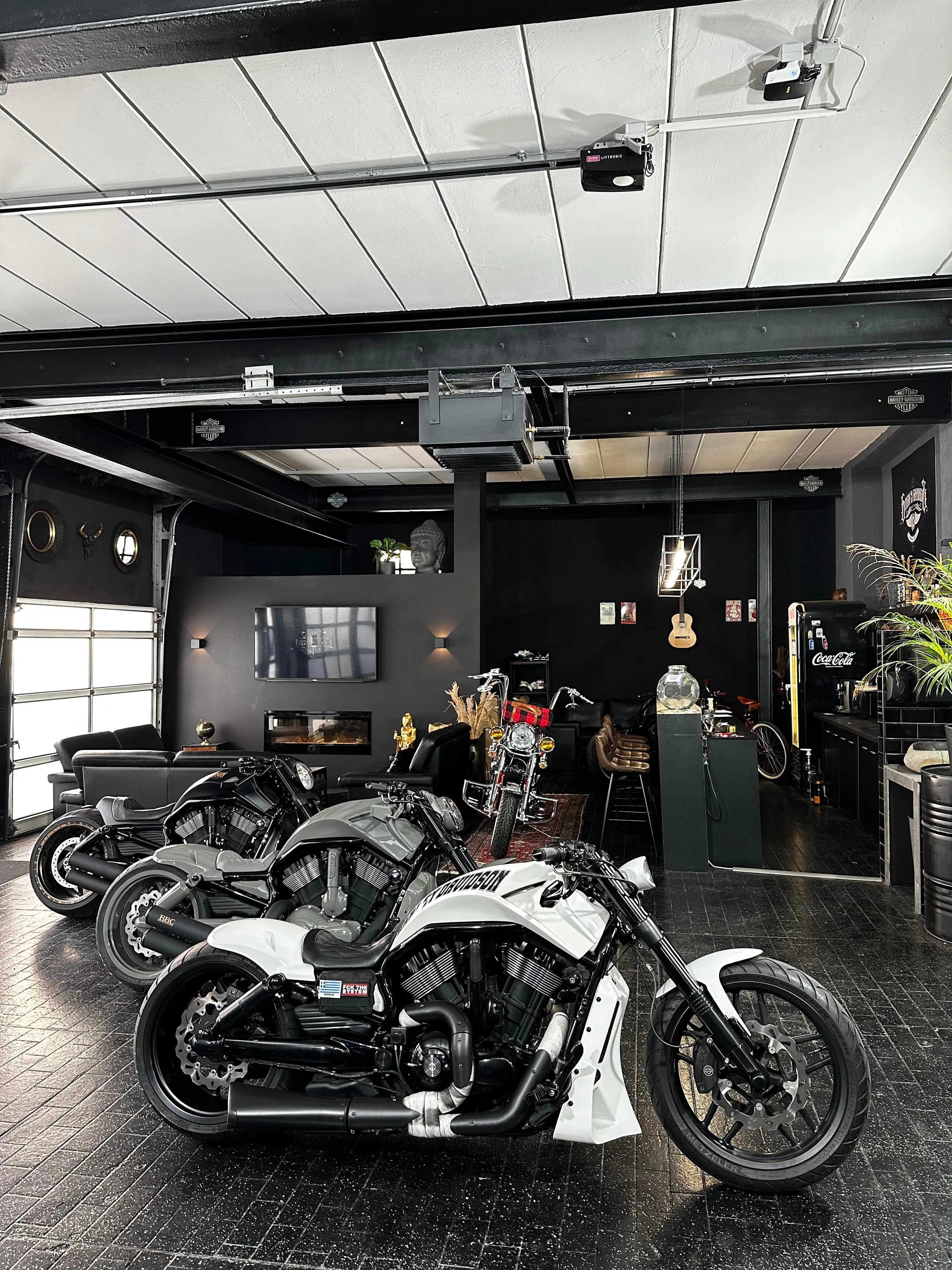 Goga's Garage Lounge